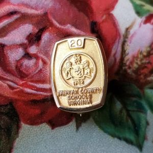 Fairfax County School pin Virginia brooch VA gold tone